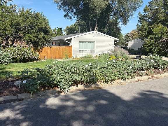 2nd image of 6886 S Brookhill Dr