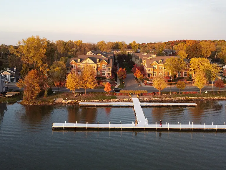474 Village Dr — Photo 3