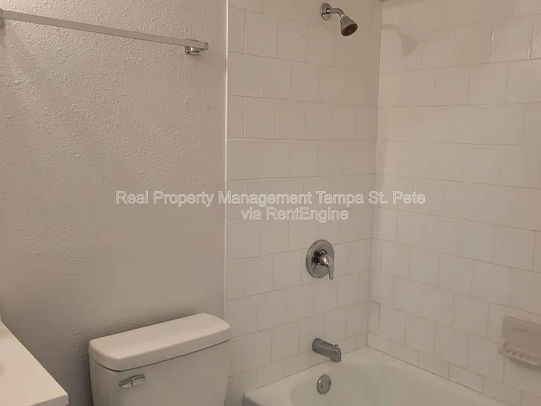8429 N 39th St #4 — Photo 16