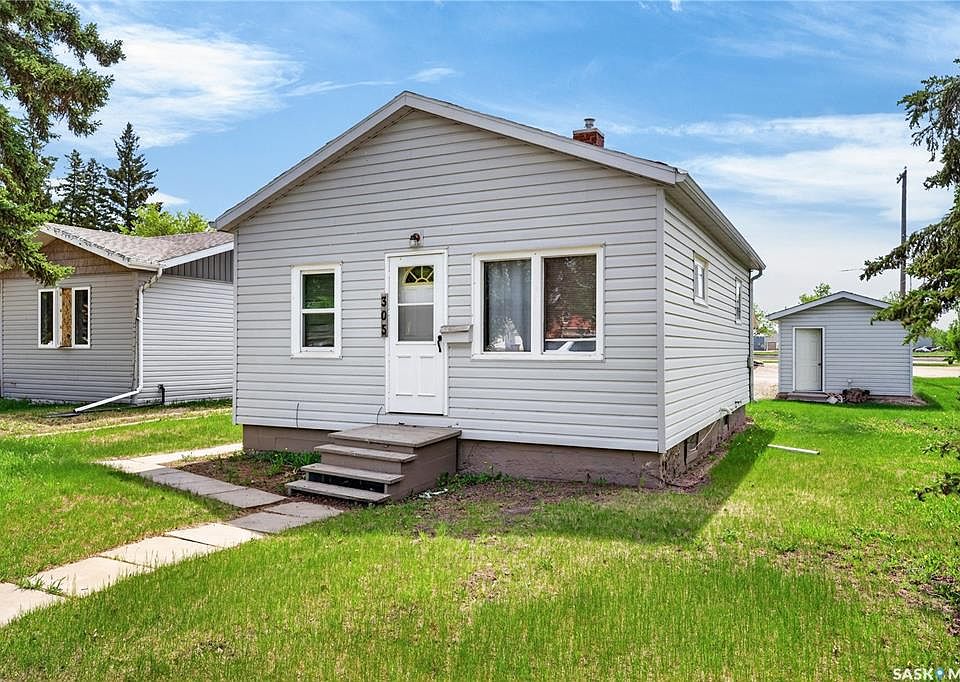 1st image of 305 Burrows AVENUE W