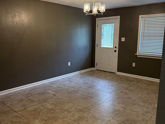 5th image of 710 Riverview Dr