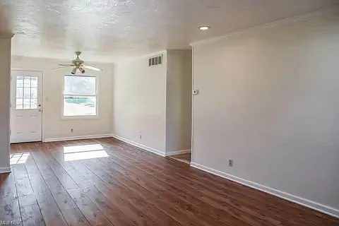 3 bed, 1134 sqft, $1,850 — Photo 2