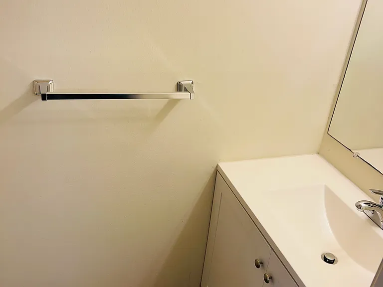 76 Sussex Pl — Photo 5