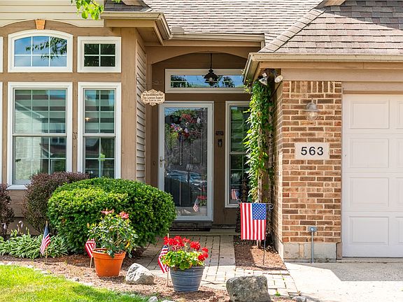 4th image of 563 Breckenridge Way