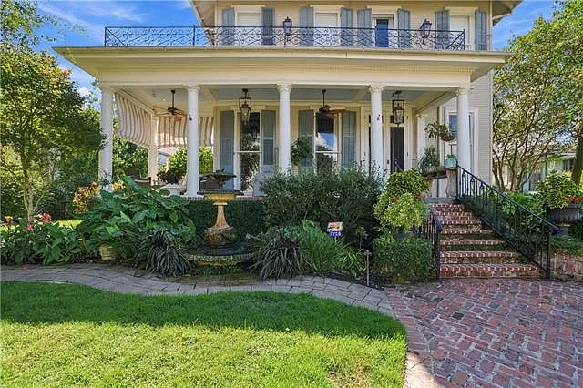 5 bed, 3.5 bath, 4441 sqft, $11,000 — Photo 2