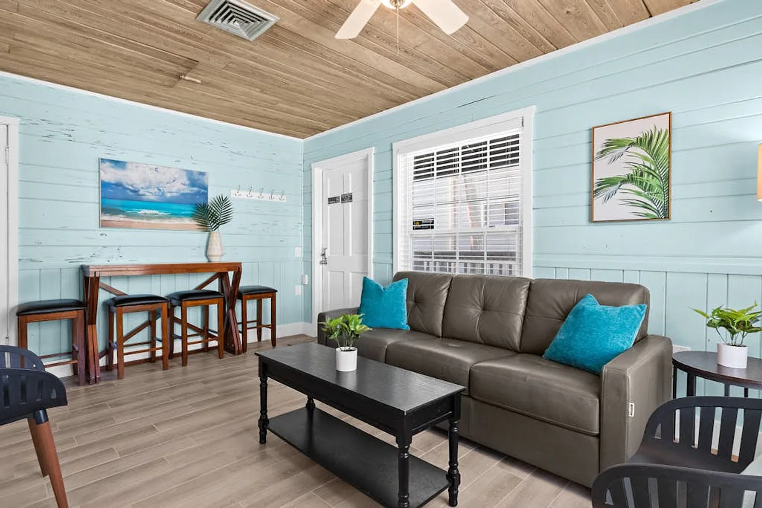 1 bed, 1.0 bath, 333 sqft, $8,270 — Photo 1