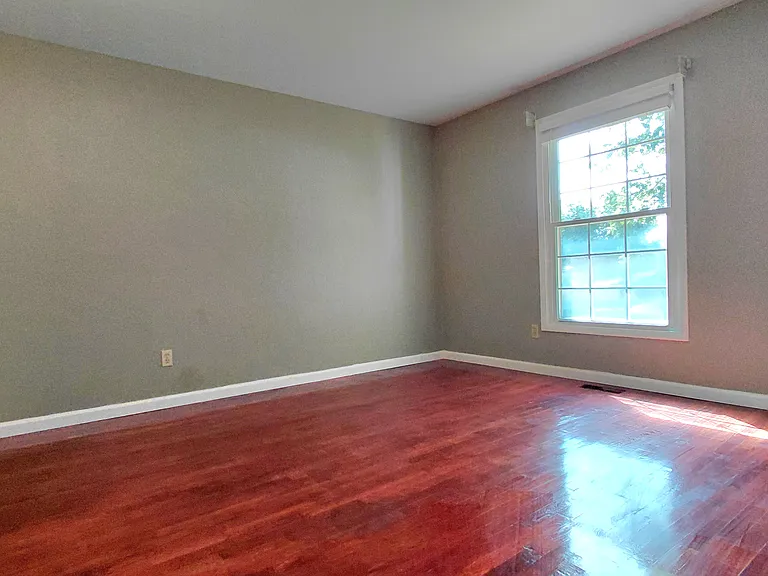 874 Hollyridge Dr — Photo 11