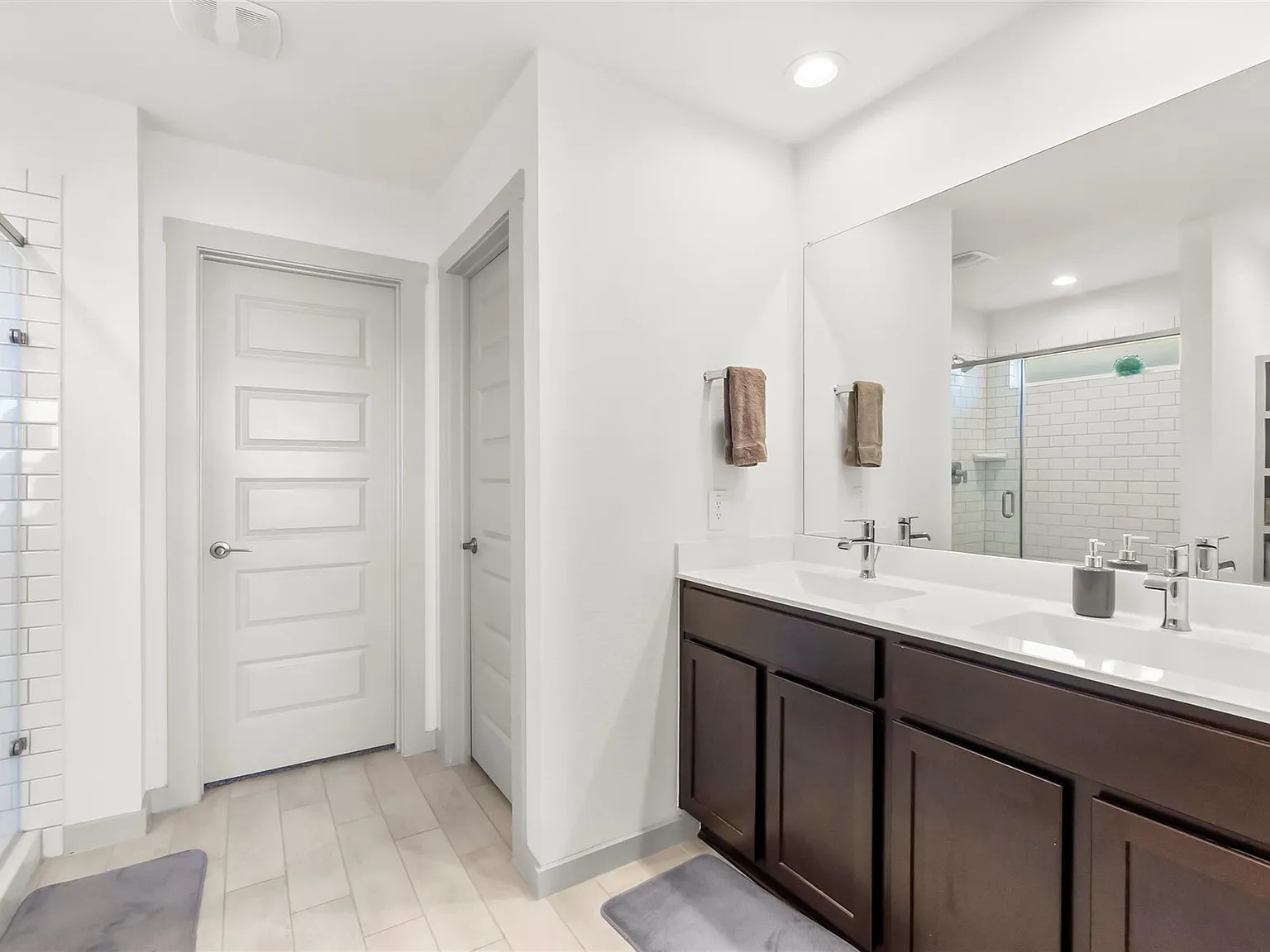 3 bed, 2.0 bath, 1579 sqft, $2,400 — Photo 4