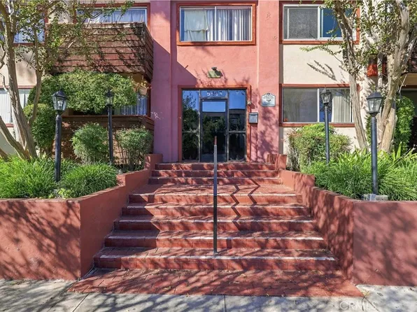 5403 Newcastle Ave APT 28, Encino, CA 91316