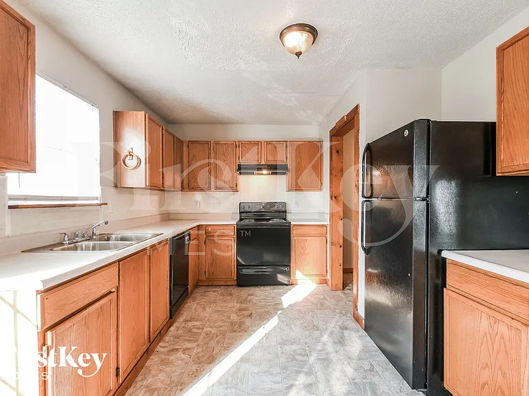 2312 Westmere Dr — Photo 7