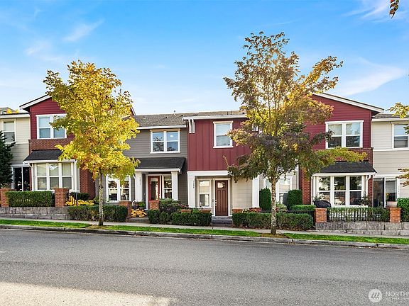 4th image of 1411 NE Hickory Lane