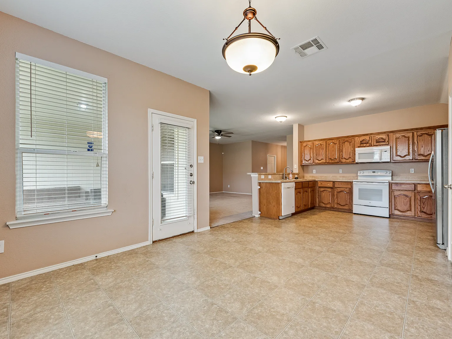 3 bed, 1954 sqft, $1,895 — Photo 4
