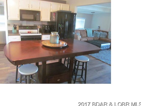 3rd image of 885 Applewood Dr