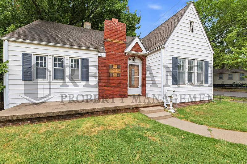 3 bed, 2.0 bath, 1220 sqft, $1,295 — Photo 2