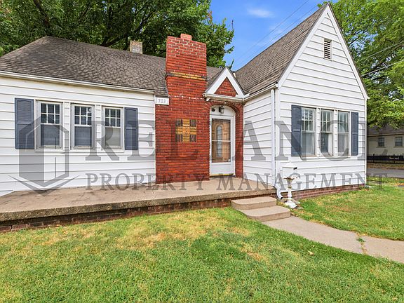 2nd image of 703 S Grove Dr