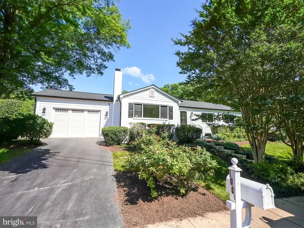 1001 Pruitt Ct SW, Vienna, VA 22180