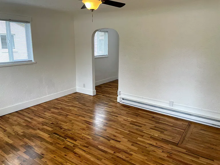 323 N Spruce St — Photo 5