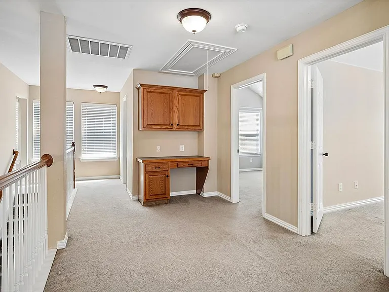 2413 Aberdeen Ave — Photo 6