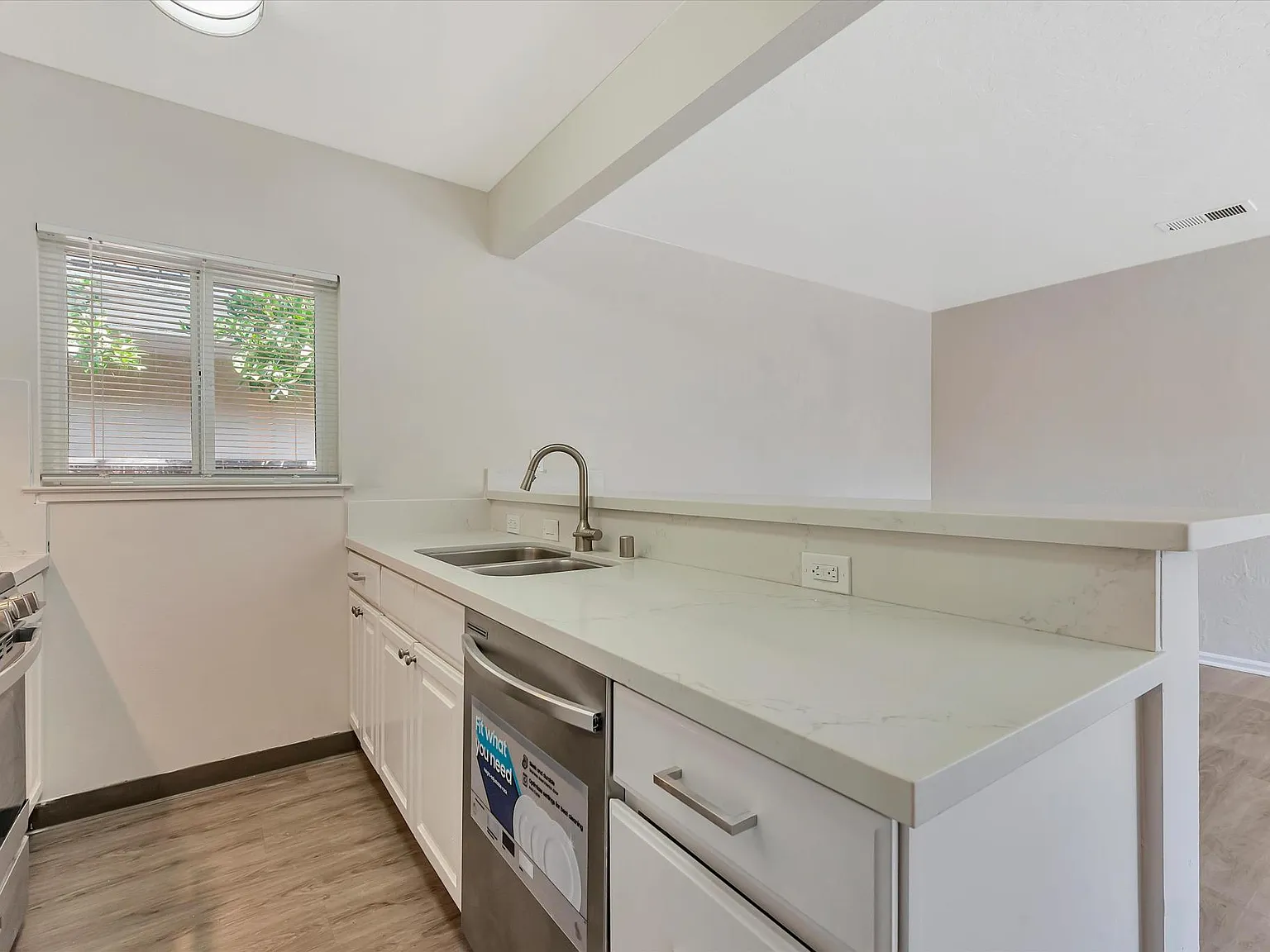 135 Lincoln Ave — Photo 4