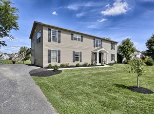 541 Airport Rd, New Holland, PA 17557