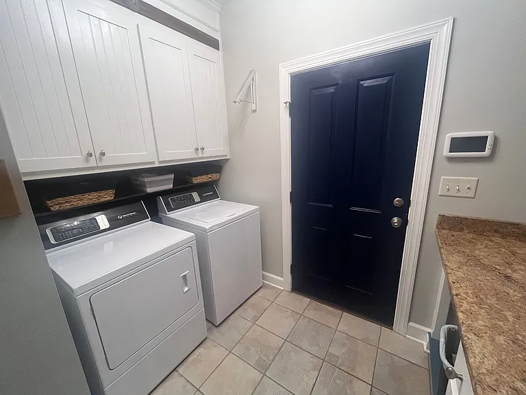 808 Old White Ln — Photo 18
