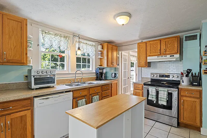2 bed, 880 sqft, $2,200 — Photo 2