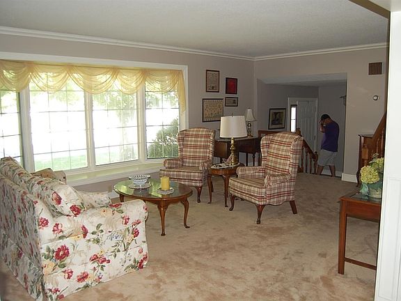 3rd image of 1906 Kiowa Ln