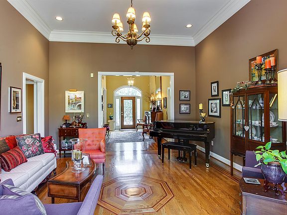 5th image of 904 Briarwood Crst