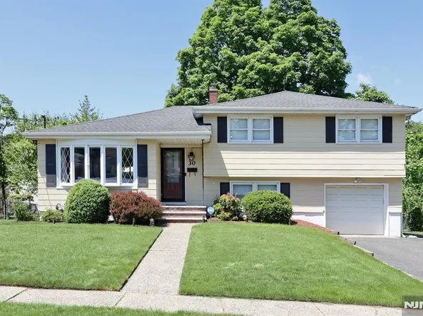 30 Brookfield Rd, Dumont, NJ 07628
