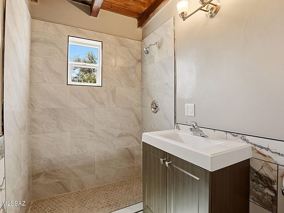 5th image of 2758 N Montezuma Ave