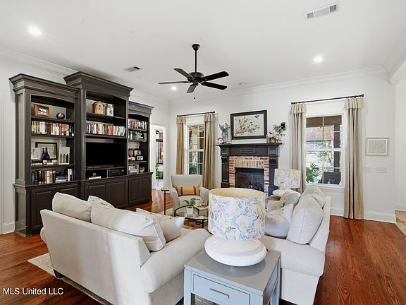 4th image of 403 Laural Ct