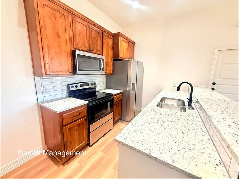 207 N Ridge St — Photo 4