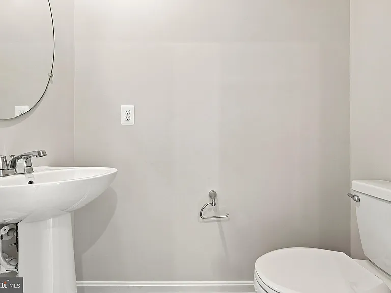 394 Seeback Dr — Photo 7