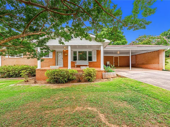 202 Oaklane Dr, Easley, SC 29642
