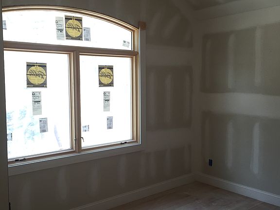 4th image of 5 Woodside Ave