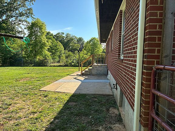 5th image of 1298 Sunburst Rd