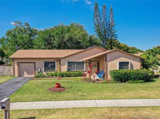 908 Cardinal Pl, Homestead, FL 33035