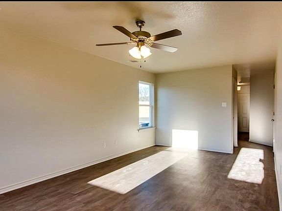 4th image of 209 W Reagan Ave #A