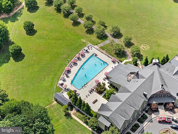 3rd image of 178 Pinehurst Dr