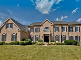 8 Turnbury Ct, Hawthorn Woods, IL 60047