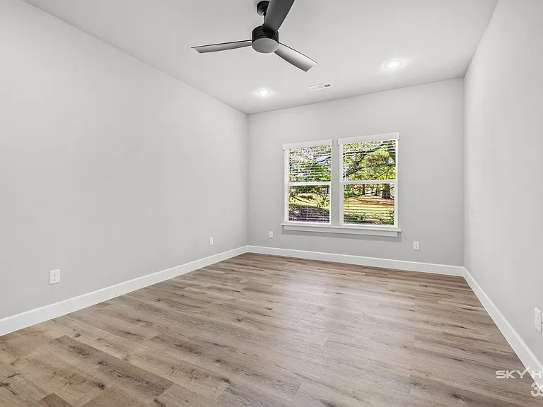221 Dogwood St — Photo 8