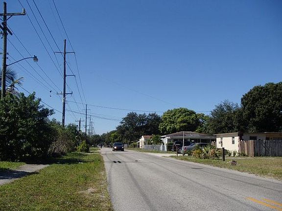 5th image of 745 NW 15th Ave