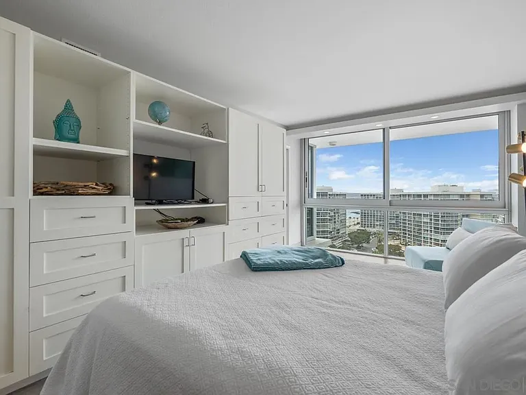 1810 Avenida Del Mundo #1606 — Photo 39