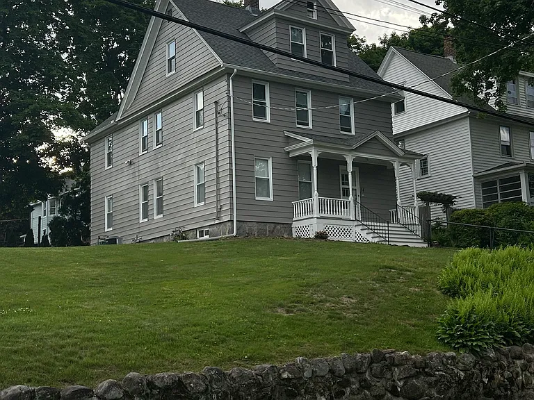 14 May Ave — Photo 1