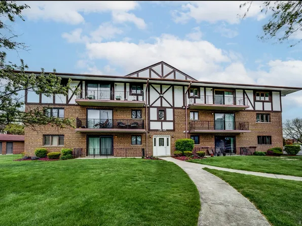 11045 S Theresa Cir APT 2B, Palos Hills, IL 60465