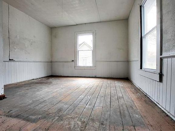 5th image of 122 Griffin Ave