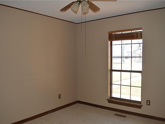 5th image of 329 E Snowmass Dr