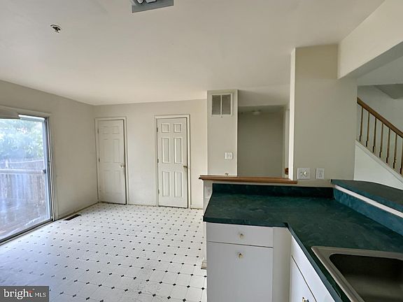 5th image of 746 Villager Cir