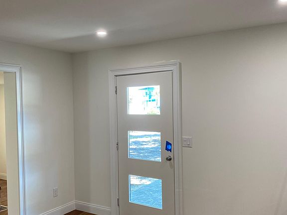 3rd image of 1709 S Lois Ave