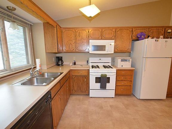 3rd image of 374 Pleasure Creek Dr NE